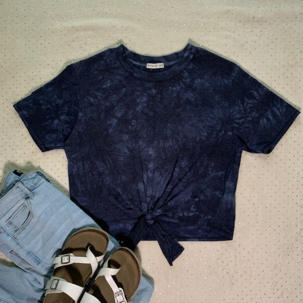 Cropped COTTON: ON Top w/ Navy Blue Tie-Dye Design